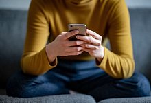 Forscher weisen auf einen Zusammenhang zwischen dem Nachrichtenkonsum und der Gesundheit hin. Sowohl Frequenz, als auch Qualität haben Einfluss auf unser körperliches und psychisches Befinden. - Fabian Sommer/dpa