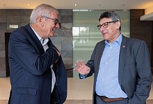 Tarifverhandlungen Metall- und Elektroindustrie - Rolf Vennenbernd/dpa