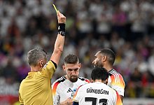 Jonathan Tah (r) - Federico Gambarini/dpa