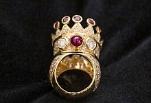 Ring von Tupac für eine Million Dollar versteigert - -/Sotheby's/dpa