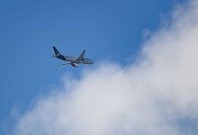 Flug - Robert Michael/dpa