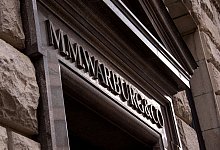 Die Staatsanwaltschaft Bonn hat die angek&uuml;ndigte Einziehung von rund 176 Millionen Euro von der Warburg-Bank ausgesetzt. - Daniel Bockwoldt/dpa