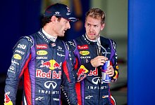 Sebastian Vettel (r) und Mark Webber waren von 2009 bis 2013 Teamkollegen bei Red Bull. - Diego Azubel/EPA/dpa
