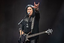 Teures Fan-Erlebnis: Ein Tag als Assistent von Gene Simmons - Axel Heimken/dpa
