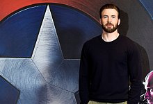Die Verhandlungen sind fast abgeschlossen: Steht Chris Evans bald mit Emily Blunt vor der Kamera? - Hannah Mckay/EPA/dpa