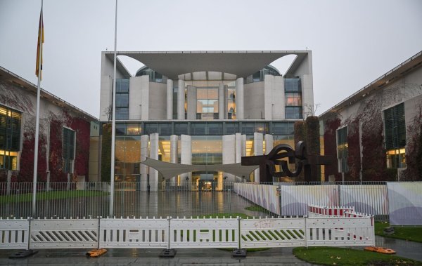 Baustelle Ampel-Koalition: Im Kanzleramt kommen Vertreter von SPD, Grünen und FDP zu Krisentreffen zusammen. Höhepunkt ist der Koalitionsausschuss am Mittwoch. - © Hannes P. Albert/dpa