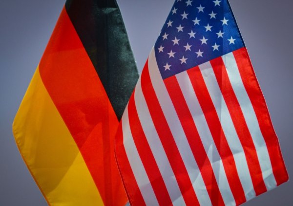 Die Wirtschaft erwartet den Wahlausgang in den USA mit Spannung. - © Patrick Pleul/dpa