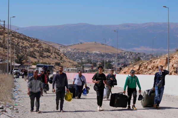 Menschen flüchten vor den Kämpfen im Libanon. (Archiv) - © Hassan Ammar/AP/dpa