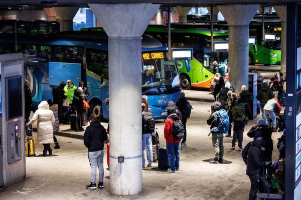 Bei Fernbus-Verspätungen oder -Ausfällen haben Reisende Anspruch auf Umbuchung oder Ticket-Erstattung. - © Matthias Balk/dpa/dpa-tmn