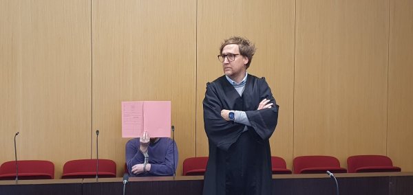 Hotelgast soll 13-Jährige in Düsseldorf missbraucht haben - © Martin Höke/dpa