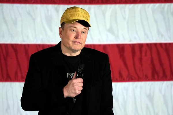 Elon Musk unterstützt den republikanischen Präsidentschaftskandidaten Donald Trump. (Archivbild) - © Matt Rourke/AP/dpa