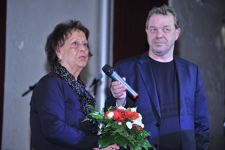 Stefan Brams, NW-Kulturchef, mit Heide Ute Niedringhaus-Schulz, die den Sonderpreis erhielt. - © Andreas Frücht