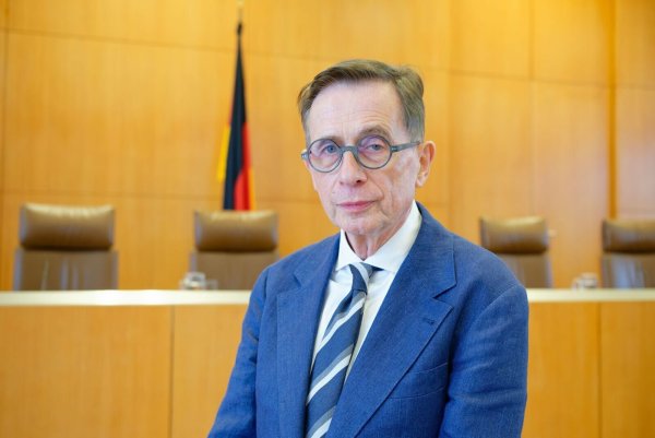 Dietrich Hülsemann hat erfolgreich Verfassungsbeschwerde gegen die gesetzliche Altersgrenze für Anwaltsnotare eingelegt. - © Uwe Anspach/dpa
