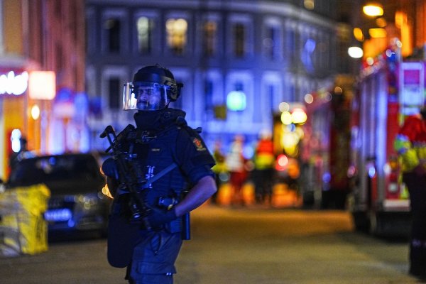 Nach einer Explosion in Oslo ermittelt die Polizei. - © Terje Pedersen/NTB/dpa
