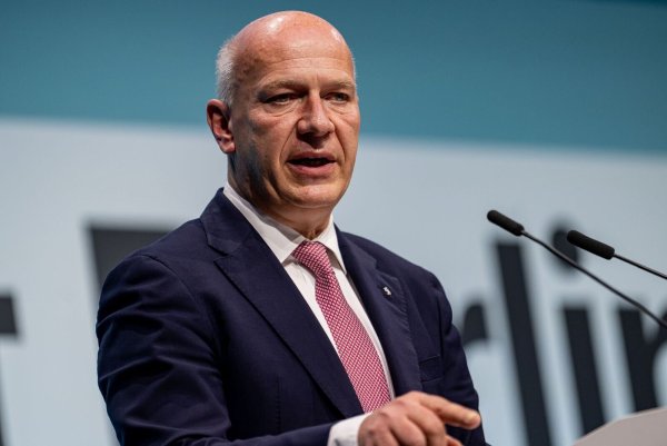 Berlins Regierender Bürgermeister fordert: Die Bundesministerien sollten komplett nach Berlin umziehen. (Archivbild) - © Fabian Sommer/dpa