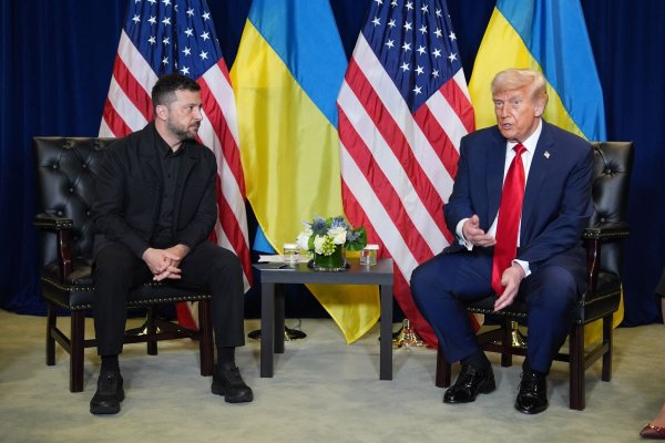 Die Nato hat Russland bereits unter Androhung von Gewalt vor weiteren Luftraumverletzungen gewarnt. - © Evan Vucci/AP/dpa