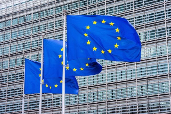 Die EU-Kommission verlang von vier großen Online-Plattformen Auskünfte. (Symbolbild) - © Alicia Windzio/dpa