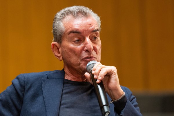 Die Ausladung des Publizisten Michel Friedman in der mecklenburgischen Gemeinde Klütz ruft scharfe Kritik hervor. (Archivbild) - © Christophe Gateau/dpa
