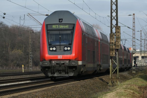 Die Züge zwischen Köln und Düsseldorf fahren wieder planmäßig. (Symbolbild) - © Henning Kaiser/dpa