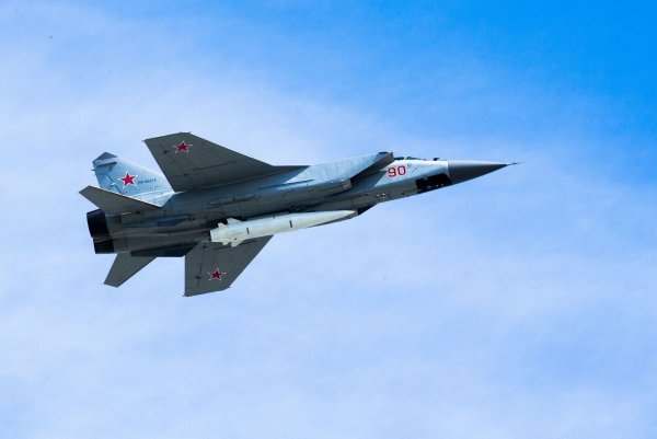 Die Botschaft der Nato ist klar: Russische Piloten gehen ein großes Risiko ein, wenn sie noch einmal alliierten Luftraum verletzten. (Archivbild) - © Alexander Zemlianichenko/AP/dpa