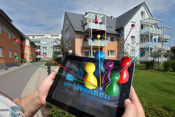 Miteinander verbunden: Virtuelle Netzwerke bringen die Mieter zum Beispiel in den Häusern der Wohnbau in Detmold in Kontakt. - © Foto/Montage: Bernhard Preuß