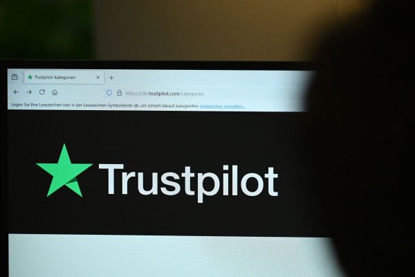 Die Wettbewerbszentrale wirft Trustpilot irreführende Angaben vor. (Symbolbild) - © David Hammersen/dpa