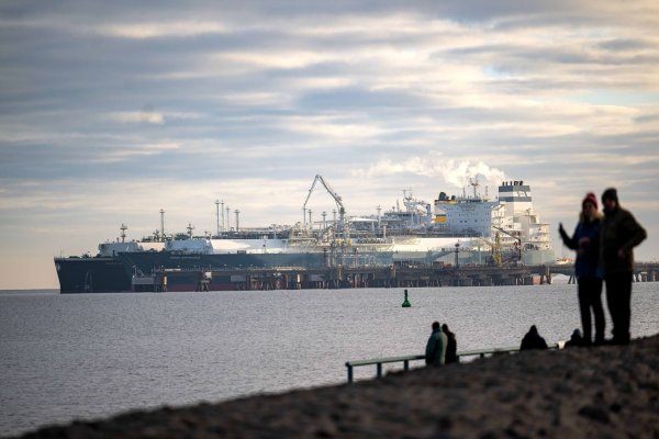 Über die Nordsee-Terminals kam 2024 im Vergleich zur Ostsee das meiste LNG. - © Sina Schuldt/dpa
