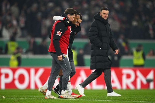 Enzo Millot (2.vl) droht nach seiner Verletzung im DFB-Pokal ein Ausfall in Dortmund. - © Tom Weller/dpa