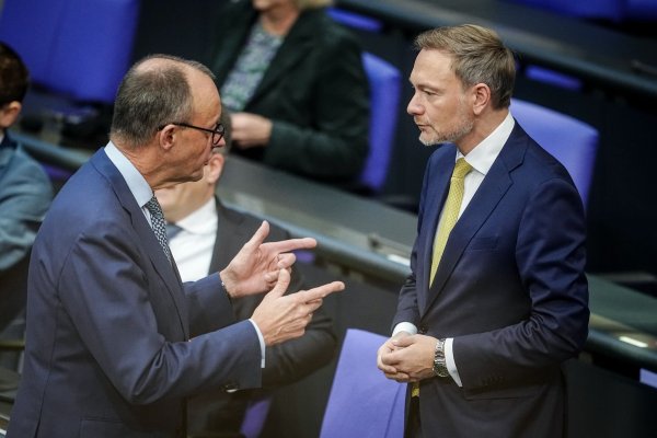 Christian Lindner (r) will gerne mit Friedrich Merz regieren - aber einer Meinung sind sie nicht immer. (Archivbild) - © Kay Nietfeld/dpa