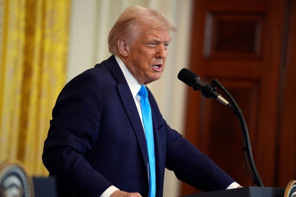 Trump ist gegen strengere Waffengesetze. (Archivbild) - © Evan Vucci/AP/dpa