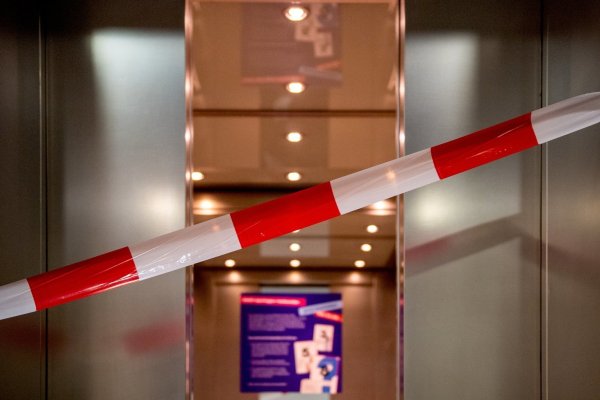 Defekter Aufzug - © Foto: Zacharie Scheurer/dpa-tmn