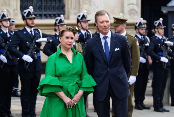 Großherzog Henri (69) - hier mit seiner Frau Maria Teresa von Luxemburg - will seinen Sohn Guillaume (42) zum Stellvertreter ernennen. (Archivbild) - © Bernd von Jutrczenka/dpa