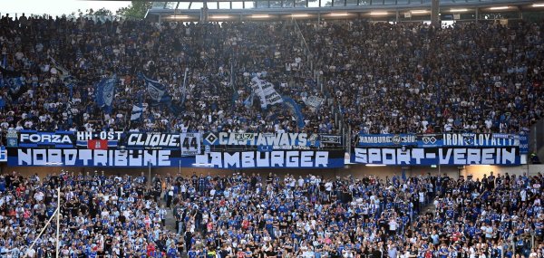 HSV-Fans waren in einem Polizei-Einsatz bei Bremen verwickelt. - © Swen Pförtner/dpa