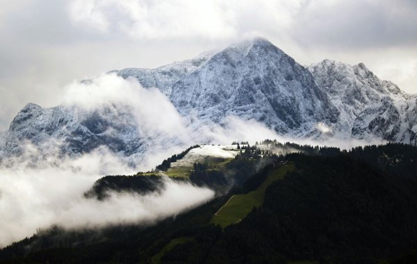 Der Bergsteiger war bei schlechtem Wetter allein unterwegs und verunglückte (Symbolbild). - © Barbara Gindl/APA/dpa