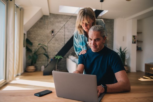 Wer Flexibilität bei Abflughafen und Reisedauer zeigt, kann auch bei einer kurzfristigen Reisebuchung sparen. - © Zacharie Scheurer/dpa-tmn