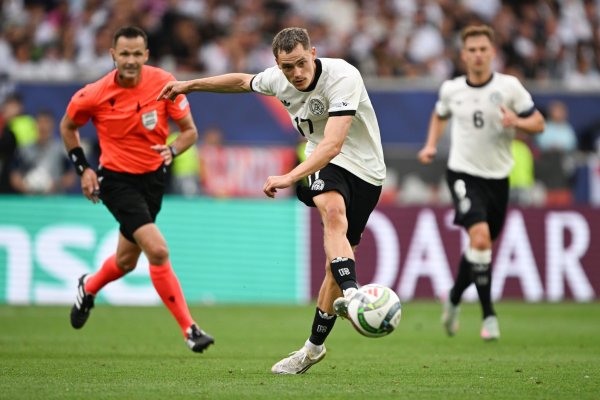 Florian Wirtz soll nächste Woche seinen Medizincheck in Liverpool absolvieren. - © Federico Gambarini/dpa