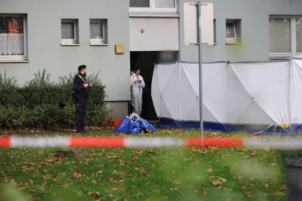 Eine Mordkommission ermittelt nach dem Sturz einer Frau und eines Mannes. - © Sascha Thelen/dpa