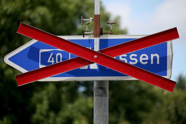 Die A40 bei Essen bekommt «Flüsterasphalt», ein Streckenabschnitt bleibt die ganze Woche gesperrt. (Symbolbild) - © Oliver Berg/dpa