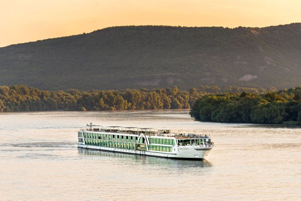 Die «Amara» ist das neueste Flottenmitglied bei Amadeus Fluss-Kreuzfahrten. - © Lüftner Cruises/Fotomontage/Amadeus/dpa-tmn
