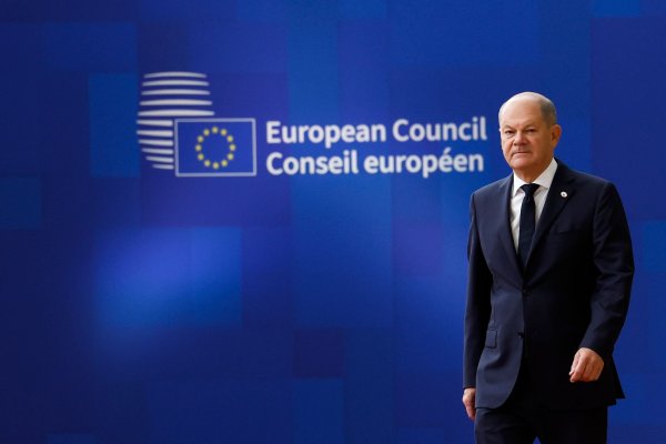 Kanzler Scholz beim EU-Gipfel - © Geert Vanden Wijngaert/AP/dpa