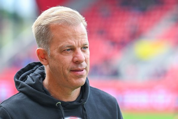 Kaiserslauterns Trainer Markus Anfang muss gegen den SC Paderborn auf einige Spieler verzichten. - © Armin Weigel/dpa