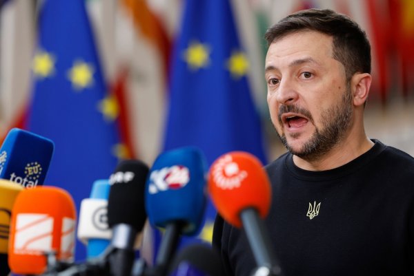 Will ein Raketen-Paket zur Abschreckung: Der ukrainische Präsident Wolodymyr Selenskyj. - © Geert Vanden Wijngaert/AP/dpa