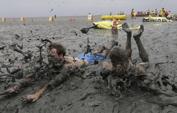Schlammfestival - © Foto: Ahn Young-Joon/AP/dpa