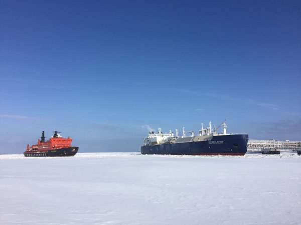 Russisches LNG soll früher als geplant nicht mehr in die EU importiert werden dürfen. (Archivbild) - © Friedemann Kohler/dpa