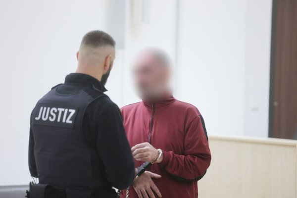 Der Angeklagte ließ über seinen Verteidiger erklären, dass er die Tat zutiefst bereue. - © Bodo Schackow/dpa