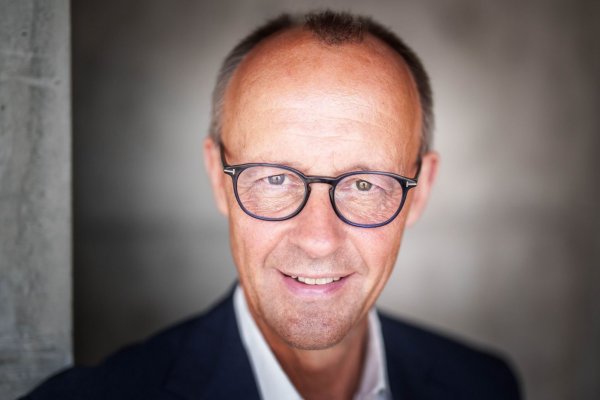 CDU-Chef Friedrich Merz spricht im dpa-Interview zweieinhalb Wochen vor der Landtagswahl in Brandenburg über die Lehren aus den hohen Wahlergebnissen für AfD und BSW in Sachsen und Thüringen. - © Michael Kappeler/dpa
