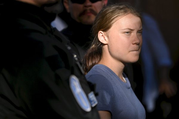 Greta Thunberg – hier bei einer Demonstration in Finnland – ist Berichten zufolge in Dänemark festgenommen worden. (Archivbild) - © Mikko Stig/Lehtikuva/dpa