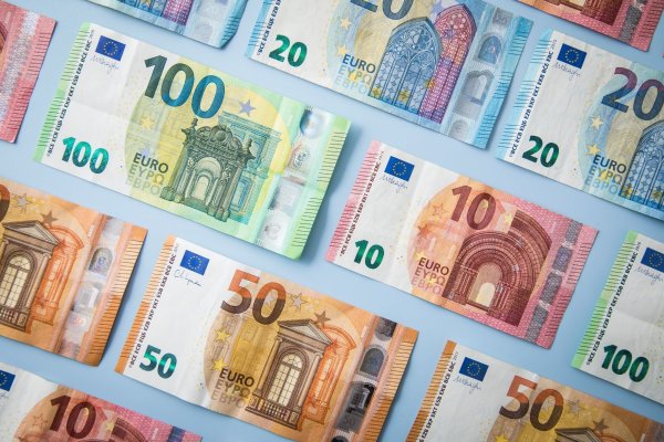 Bonus verpasst? Auch ohne schriftliche Zusage kann eine regelmäßige Zahlung zur Pflicht werden. - © Christin Klose/dpa-tmn