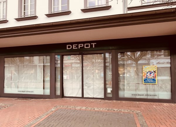 Depot hat in den ersten drei Monaten des Jahres bereits 45 Filialen geschlossen, unter anderem in der nordrhein-westfälischen Stadt Hilden. (Archivbild) - © Christian Rothenberg/dpa