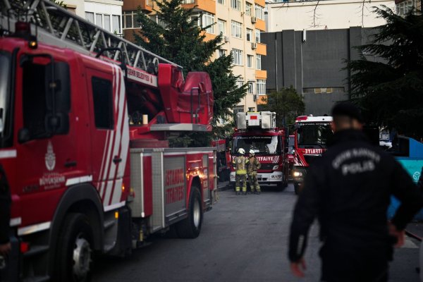 Bei dem Wohnungsbrand in Ankara ist auch ein Säugling gestorben. (Symbolbild) - © Khalil Hamra/AP/dpa